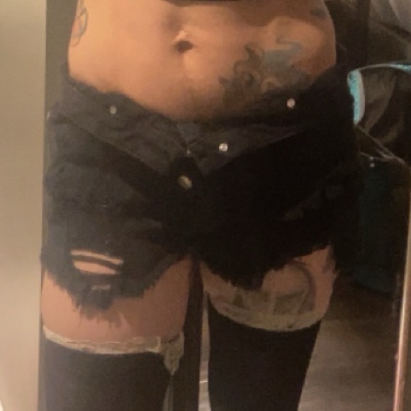 Almost Famous Denim Shorts - Picture 5 of 6